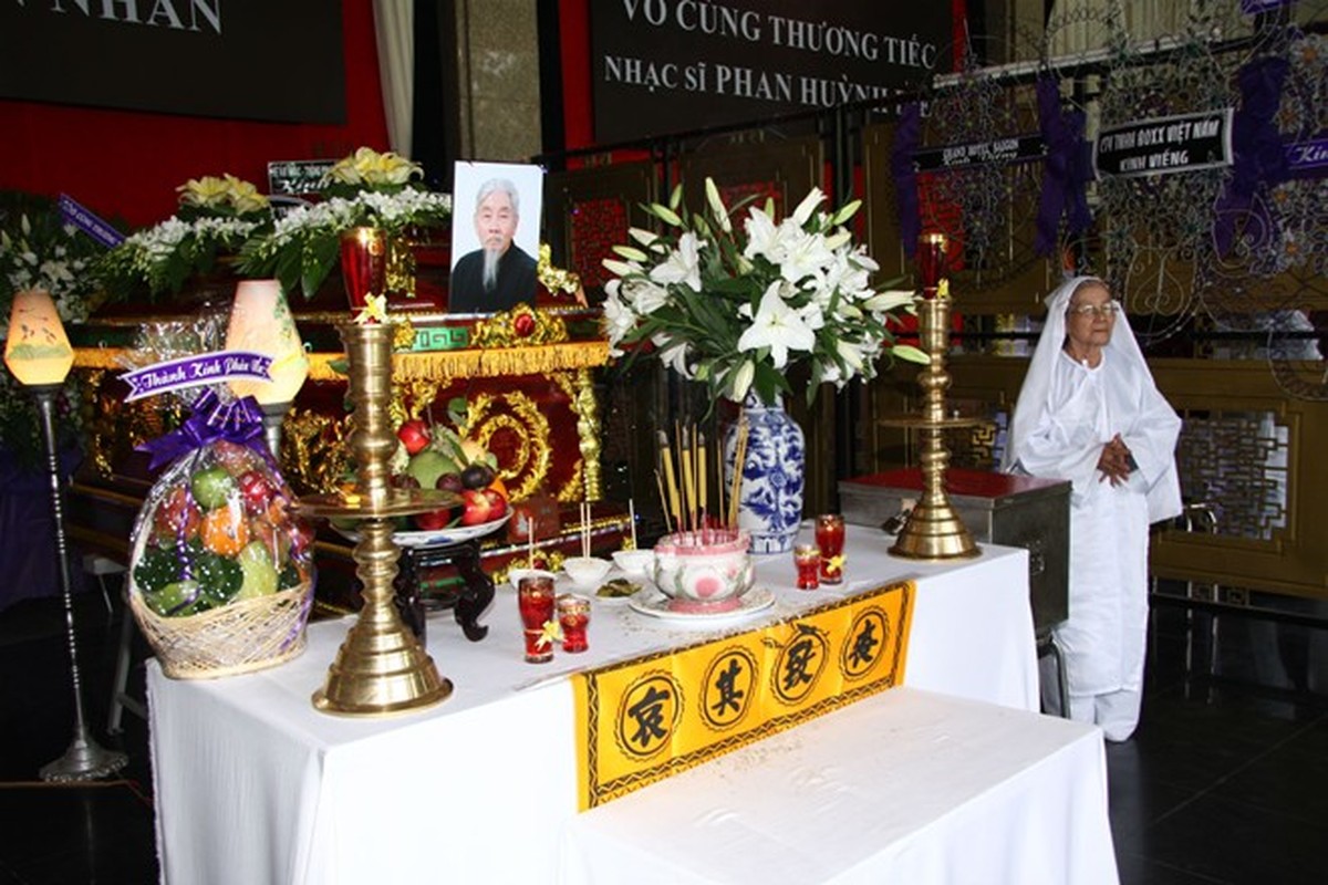 Vo nhac si Phan Nhan nen dau thuong lo dam tang chong-Hinh-2